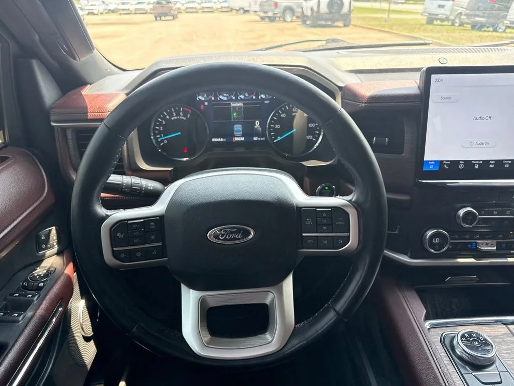 Used 2022  Ford Limited image 17