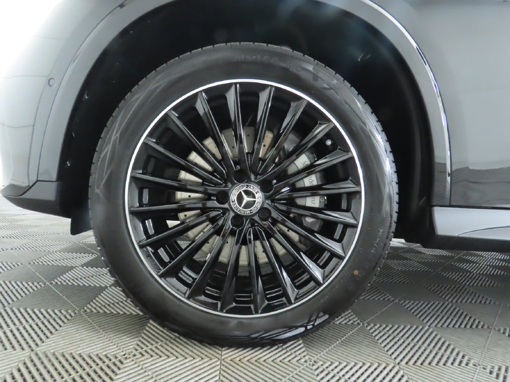 Used 2026 Obsidian Black Metallic Mercedes-Benz GLC 300 image 32