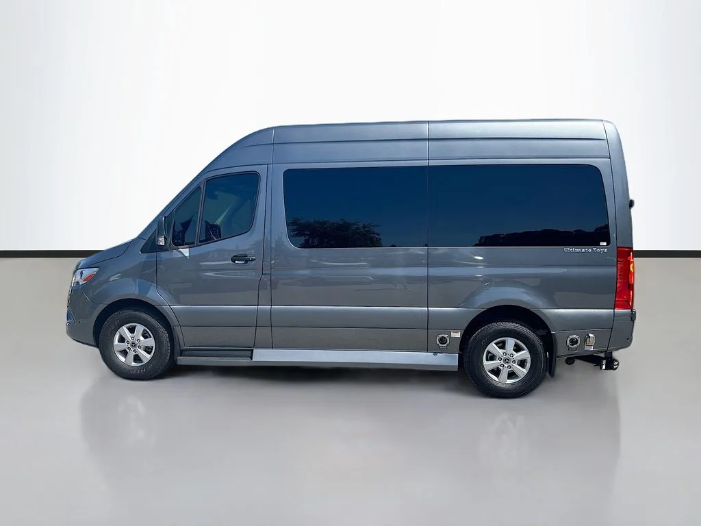 Used 2022  Mercedes-Benz Cargo 144 WB image 6