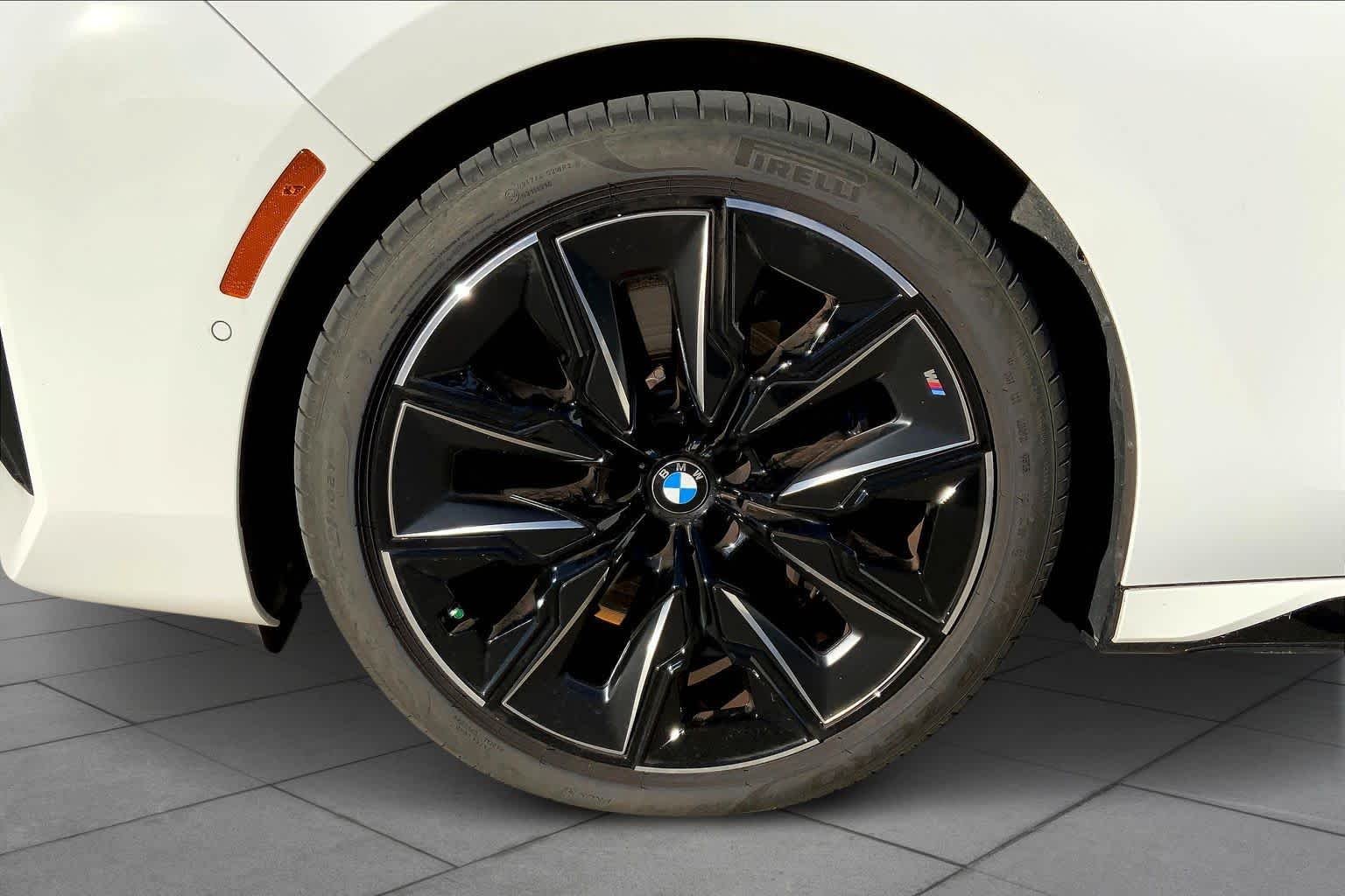 2025 BMW 7 Series 760i - Photo 12