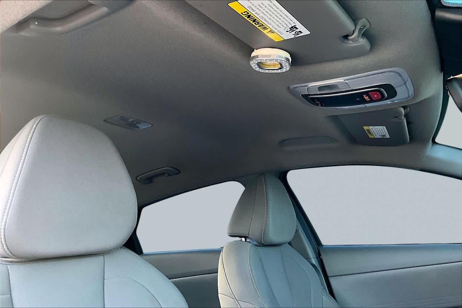 Used 2024 Amazon Gray Hyundai SEL image 14