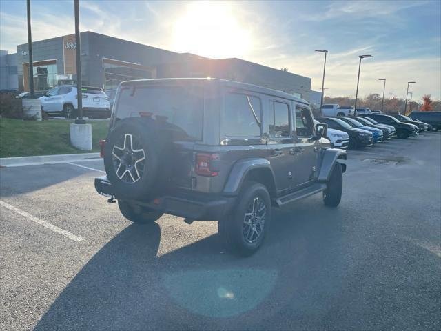 New 2026 Granite Crystal Metallic Clear-Coat Exterior Paint Jeep Sahara image 9