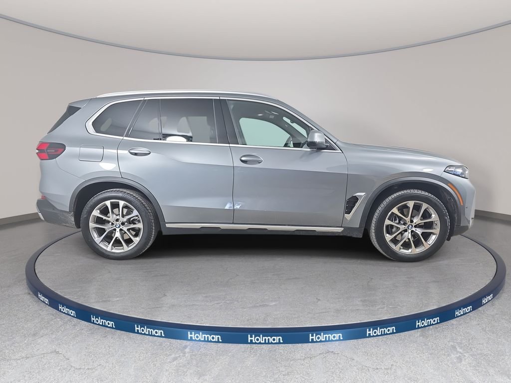 Used 2026 Skyscraper Grey Metallic BMW xDrive40i image 5