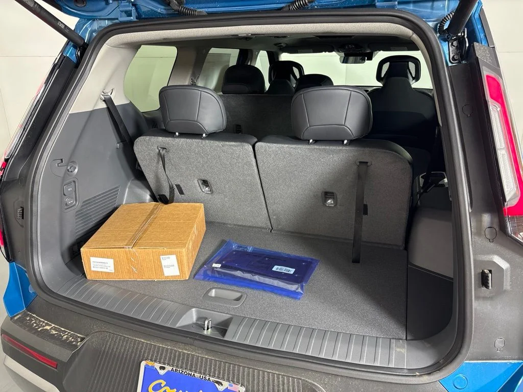 New 2026 Ocean Blue Kia Wind AWD image 23
