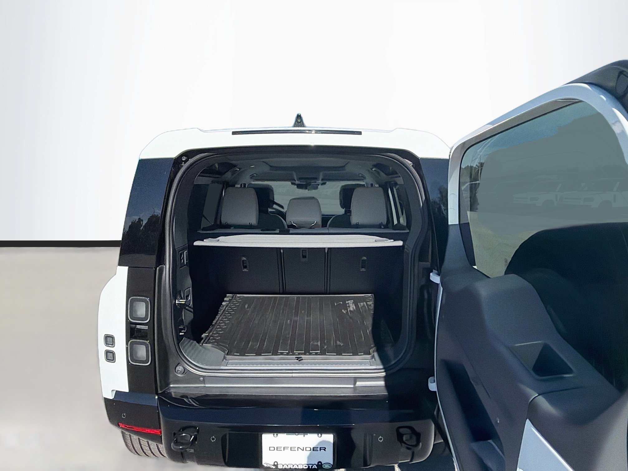 New 2026 Fuji White Land Rover X-Dynamic SE image 12