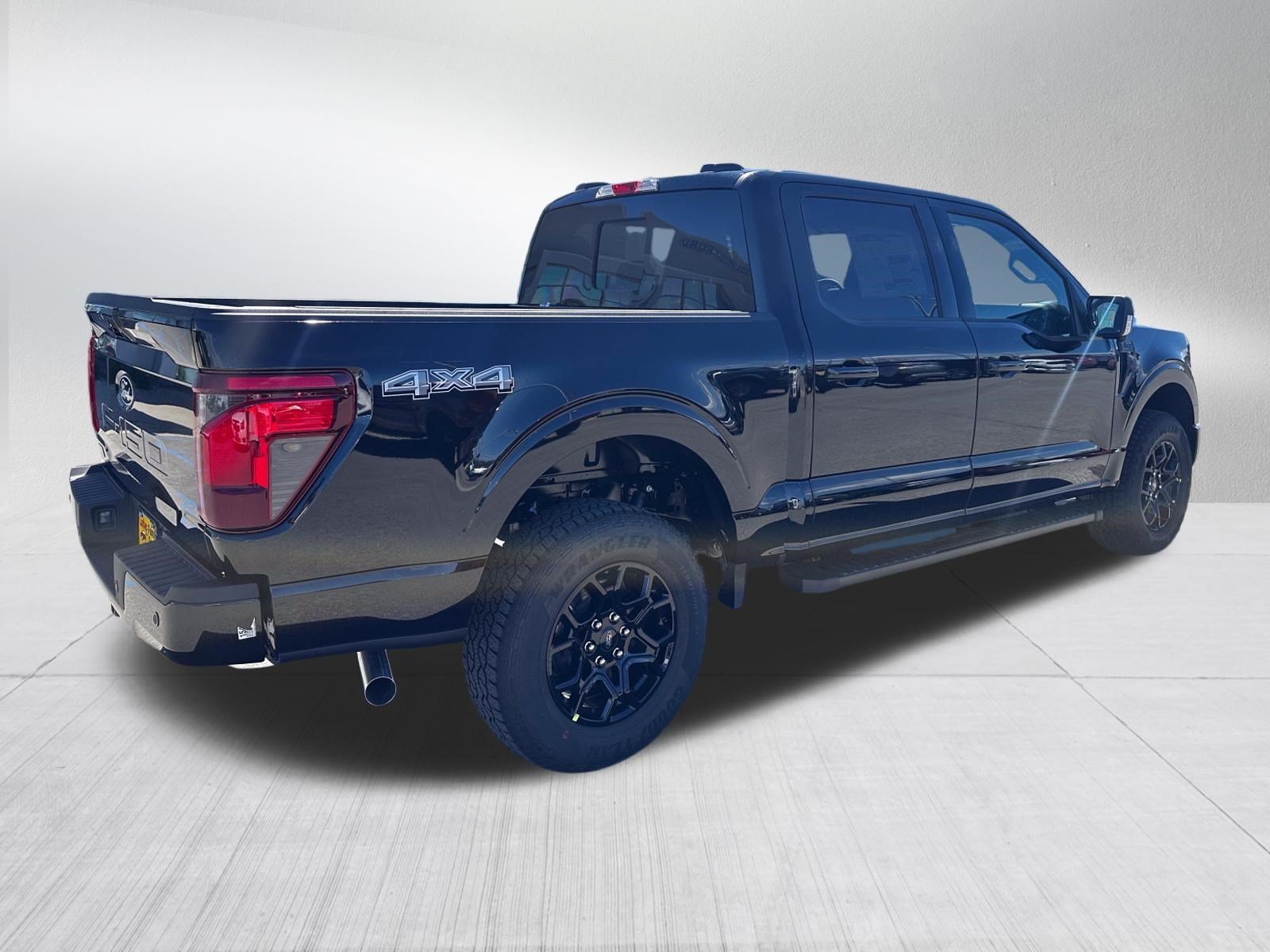New 2026 Agate Black Metallic Ford XLT image 4
