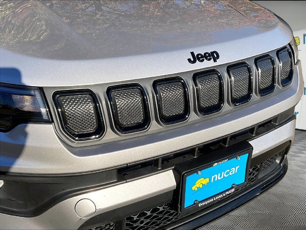 Used 2022 Silver Jeep Latitude image 30