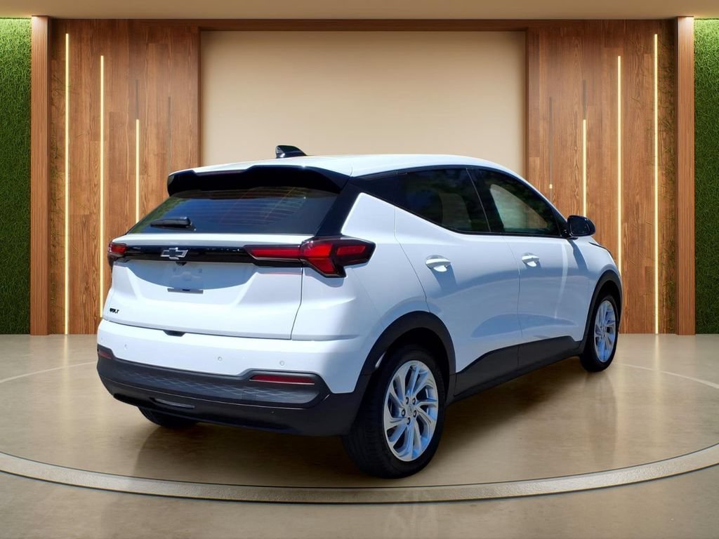 New 2027 Summit White Chevrolet LT image 32