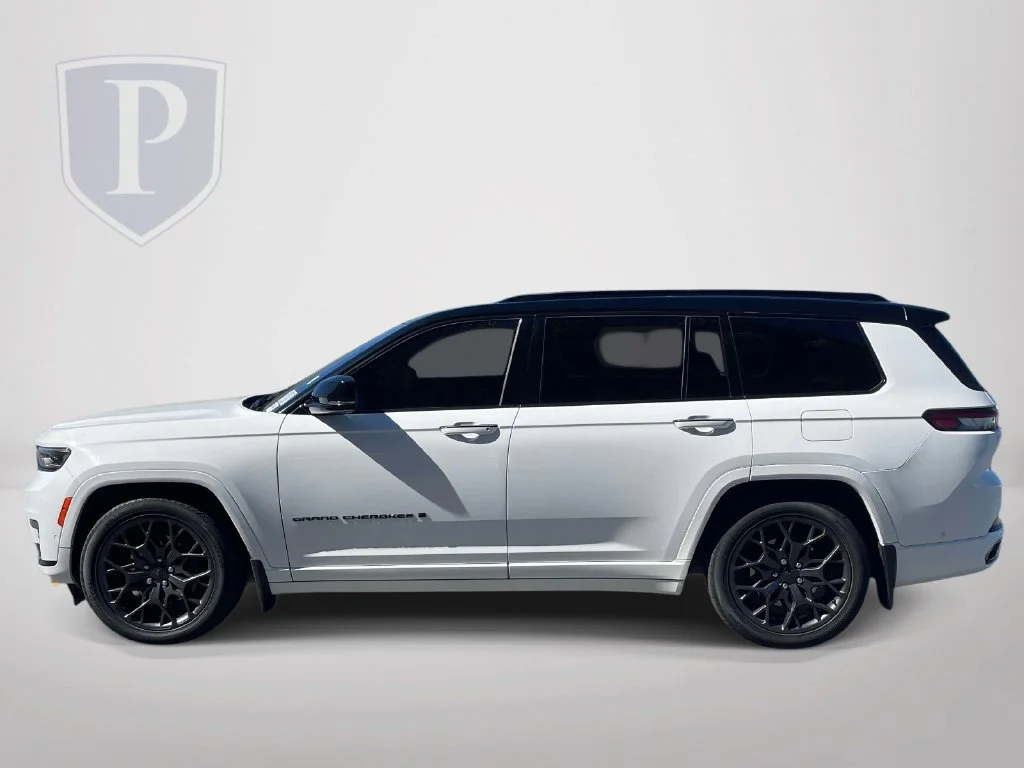 Used 2023 White Jeep Summit image 5