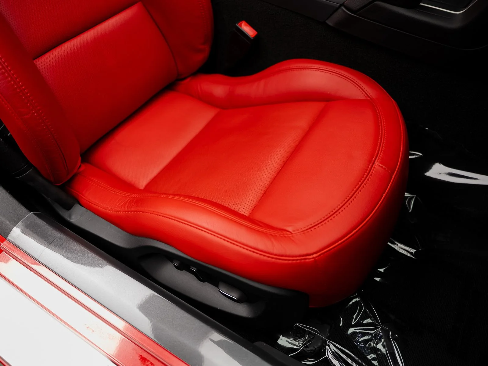 Used 2016 Red Chevrolet Stingray Z51 image 36