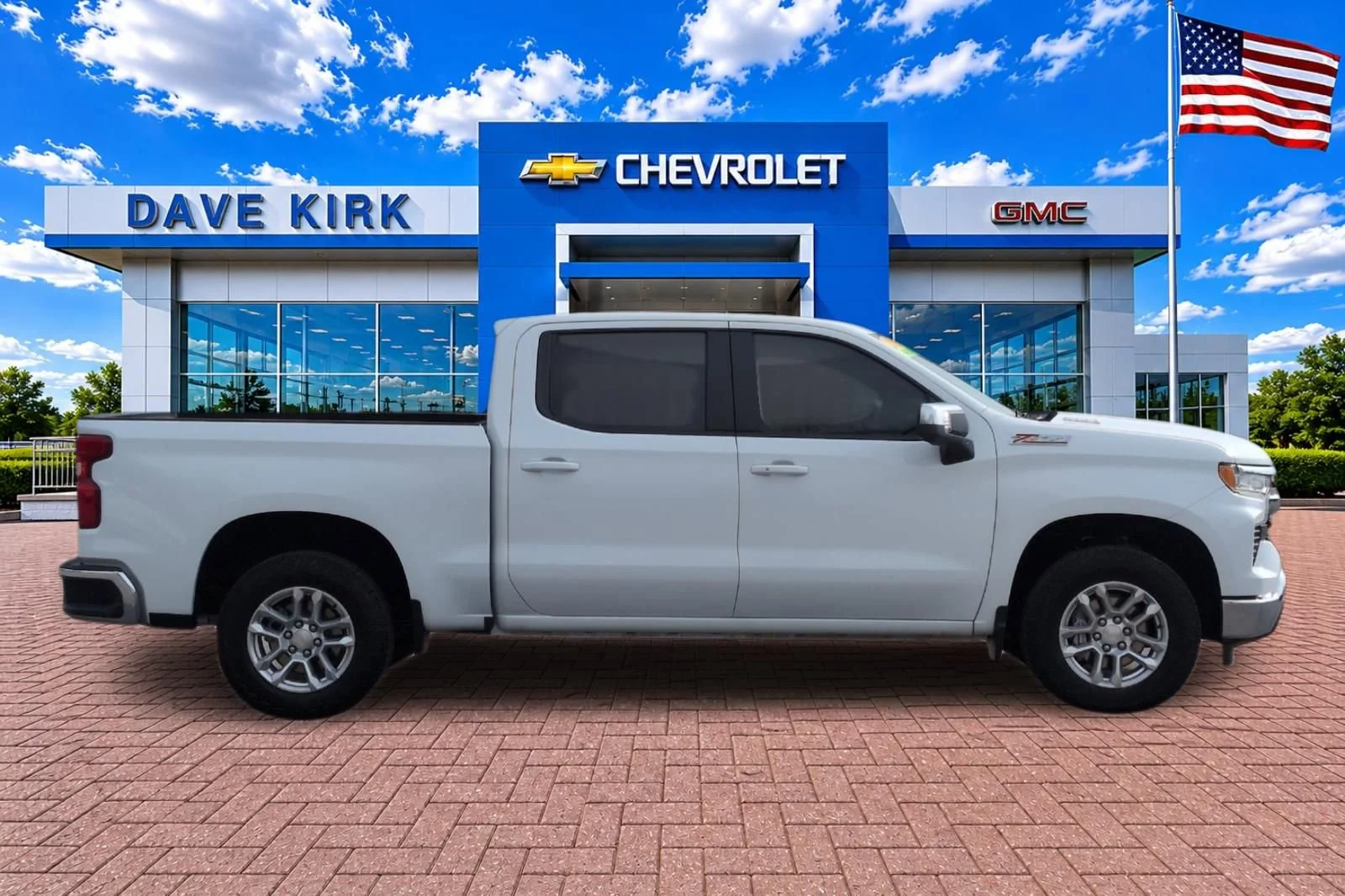 Used 2025 Summit White Chevrolet LT image 2