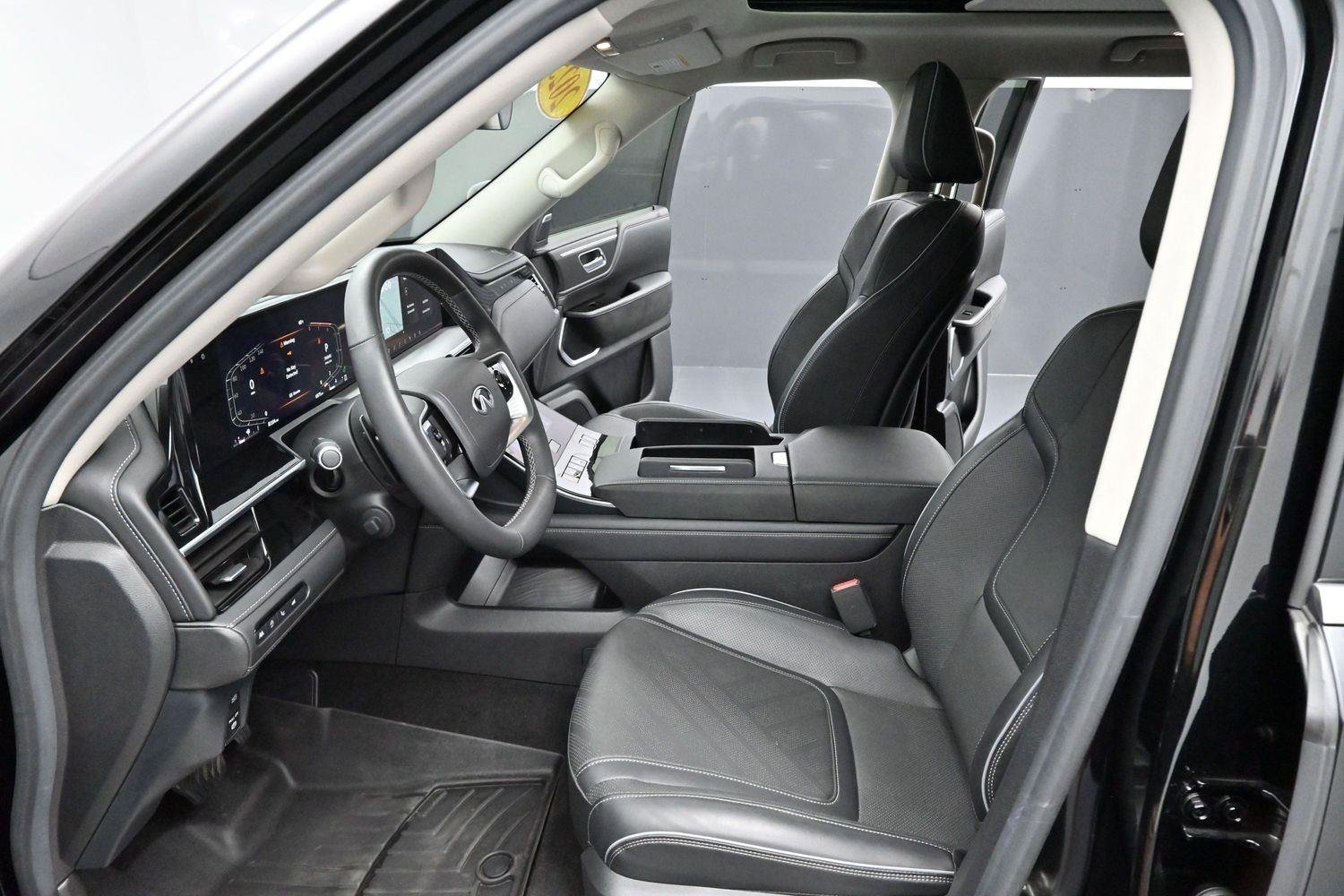 Used 2025 Black Obsidian INFINITI LUXE image 11