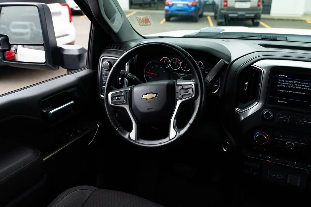Used 2021 White Chevrolet LT image 9