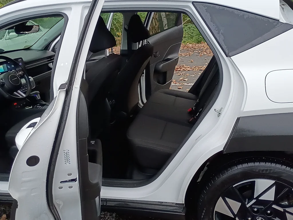 Used 2025 Atlas White Hyundai SEL image 13