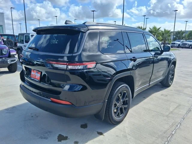 New 2026 Diamond Black Crystal Pearl-Coat Exterior Paint Jeep Altitude image 7