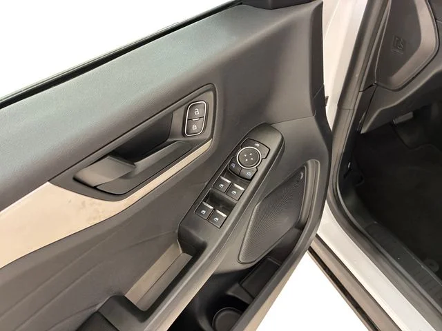 Used 2022 White Ford SE image 13