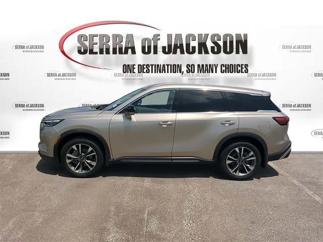 Used 2025 Warm Titanium INFINITI LUXE image 5