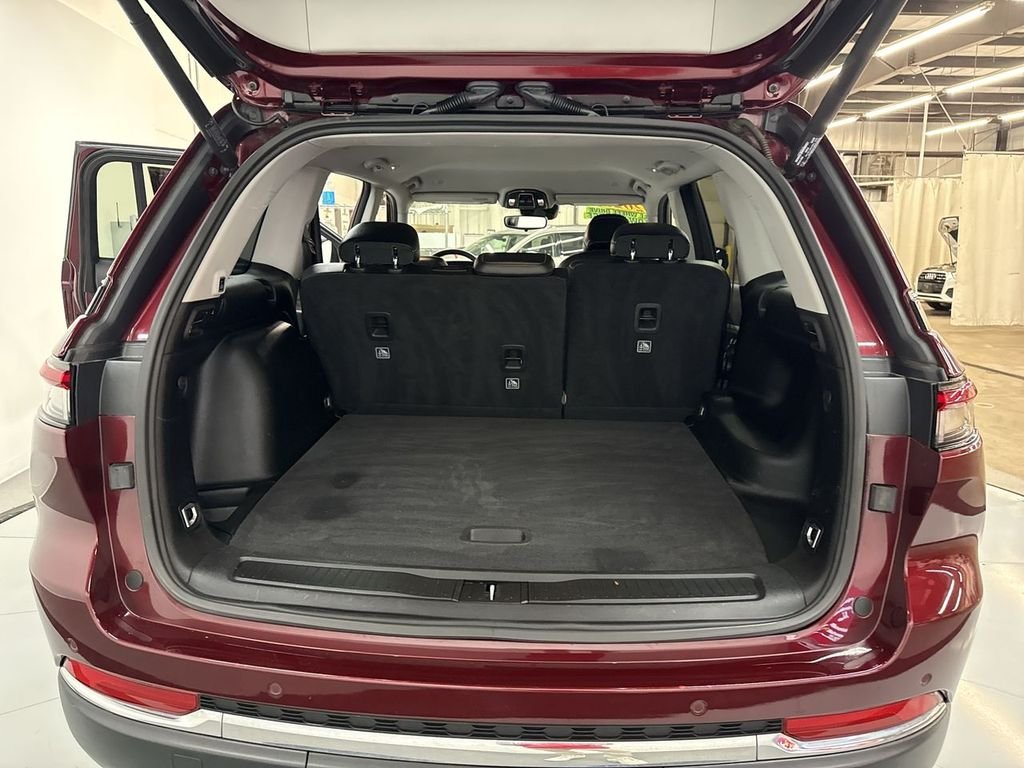 Used 2023 Velvet Jeep Limited image 21