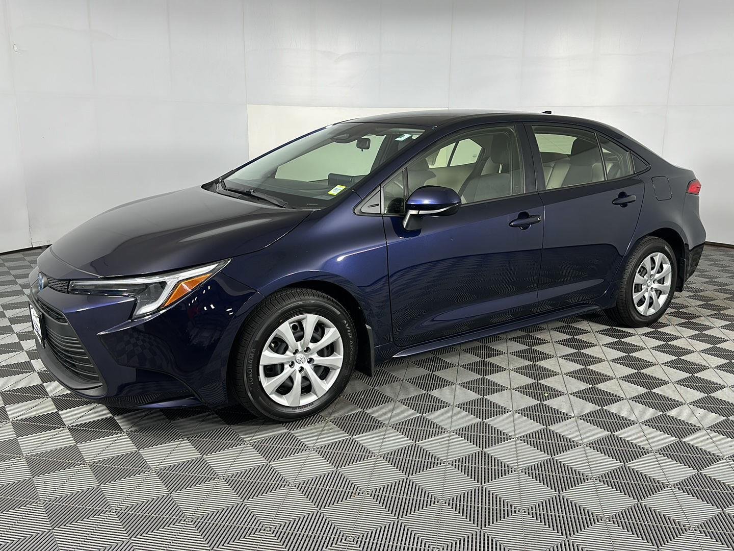 Certified Used 2025 Blueprint Toyota Hybrid LE image 4