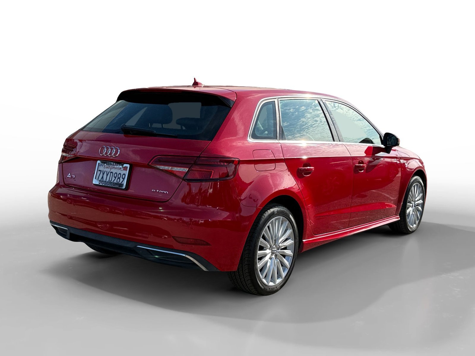 Used 2017 Tango Red Audi  image 5