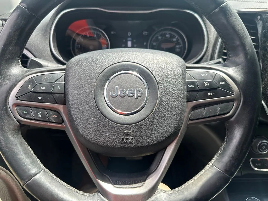 Used 2019 Crystal Metallic Jeep Limited image 23