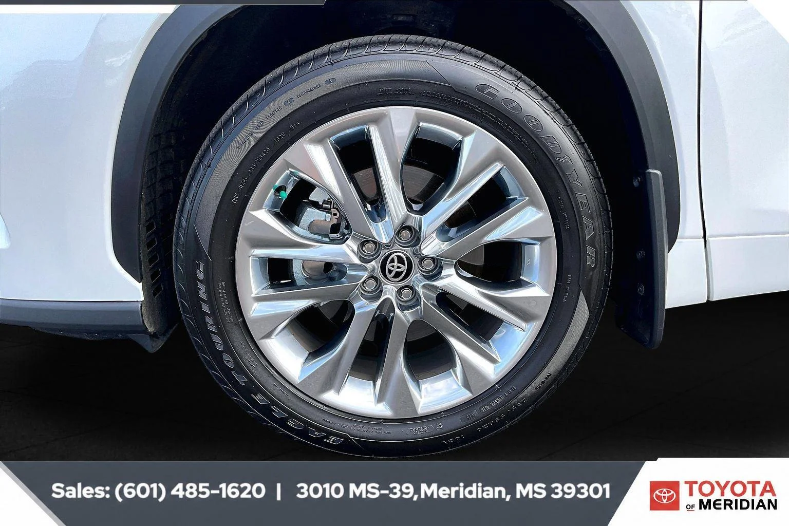 Used 2026 Wind Chill Pearl Toyota Limited image 7