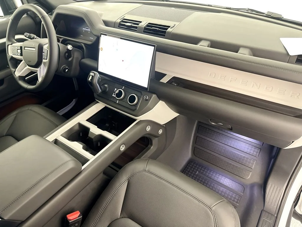 New 2026 Fuji White Land Rover X-Dynamic SE image 29