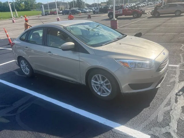 Used 2018 Gold Ford SE image 4
