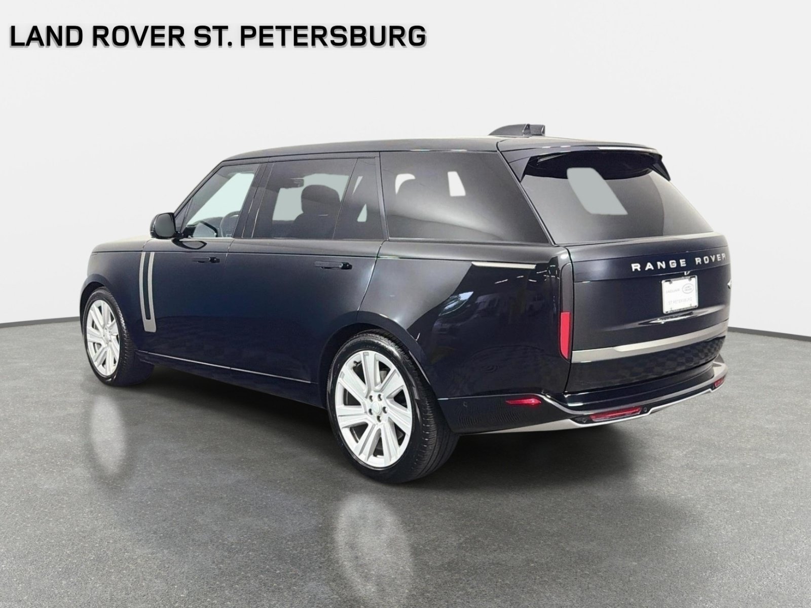 Used 2023 Santorini Black Metallic Land Rover SE image 7