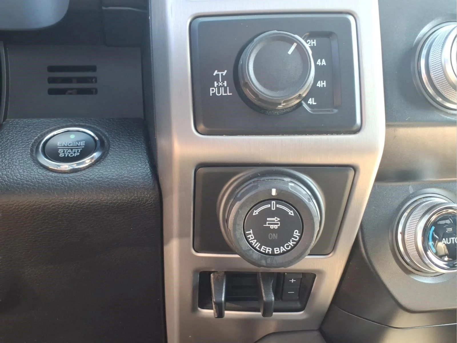 Used 2019 Magnetic Ford Platinum image 26