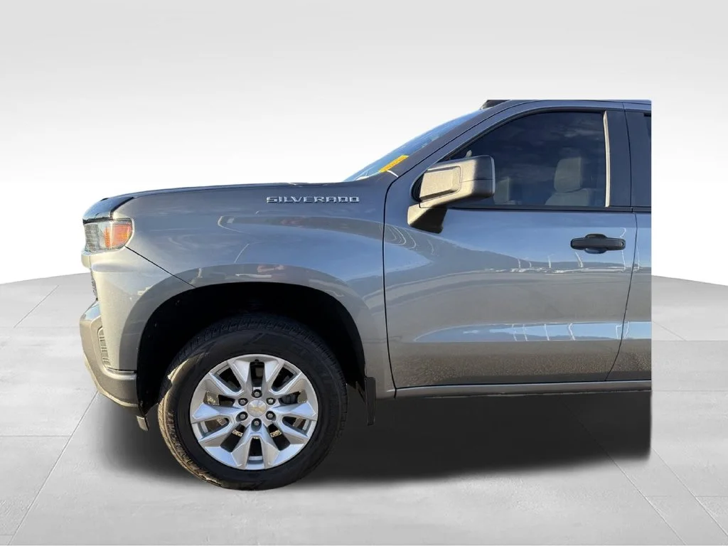 Used 2021 Gray Chevrolet Custom image 20
