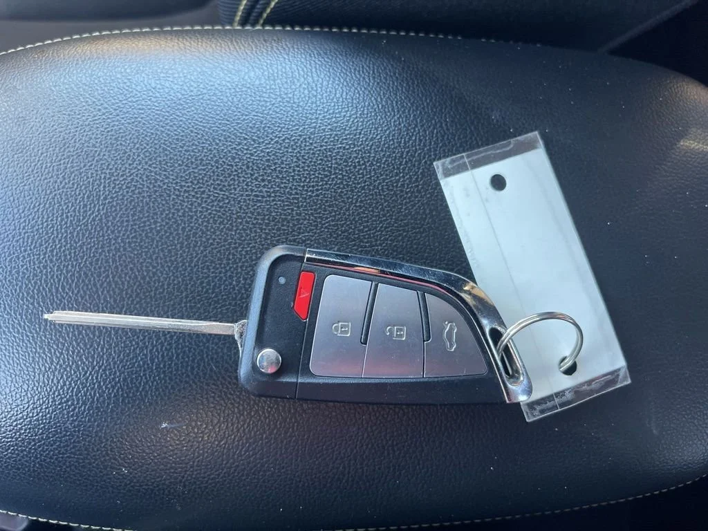 Used 2016  Kia + image 25