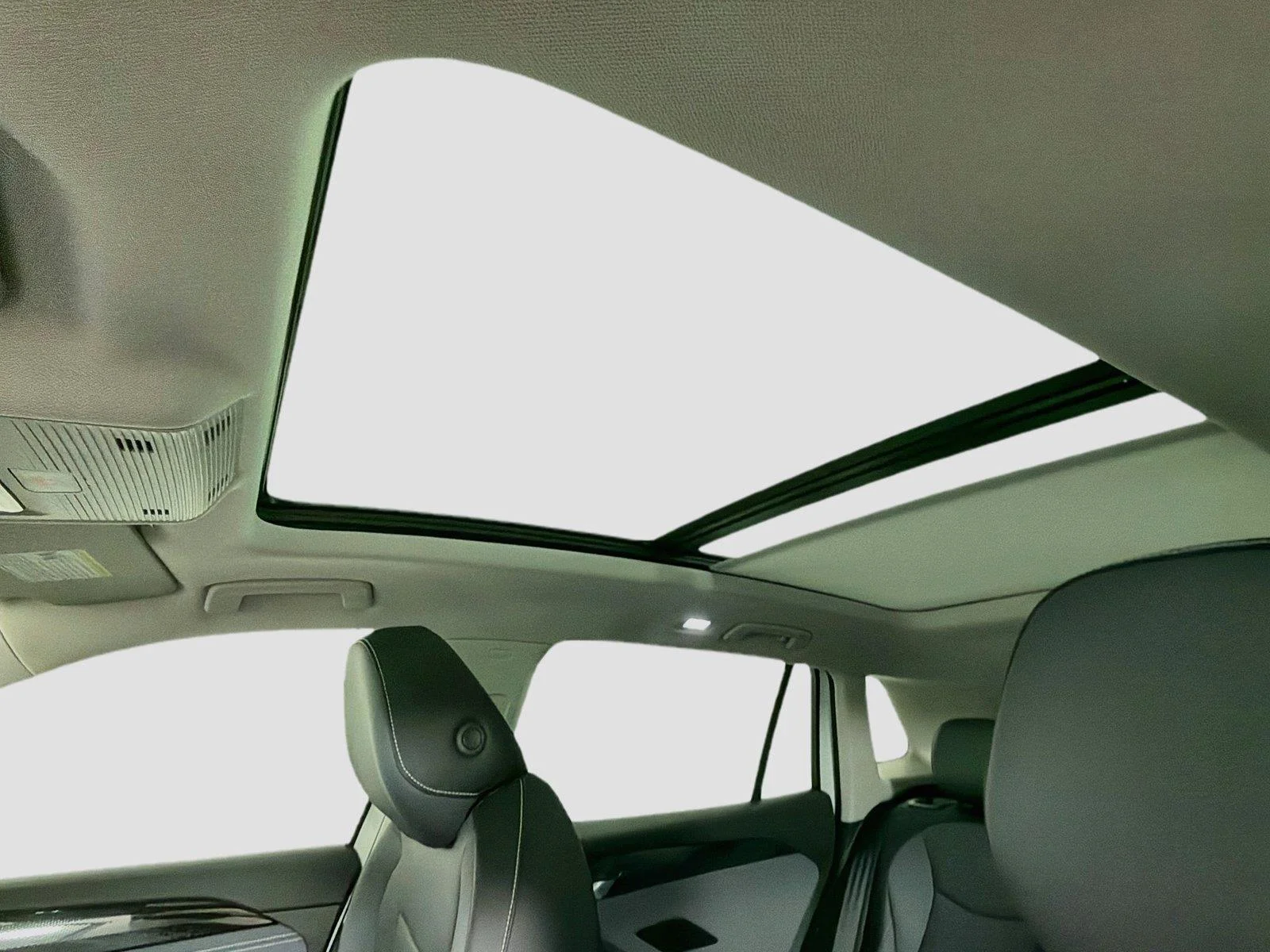 New 2026 Pure White Volkswagen SE image 20