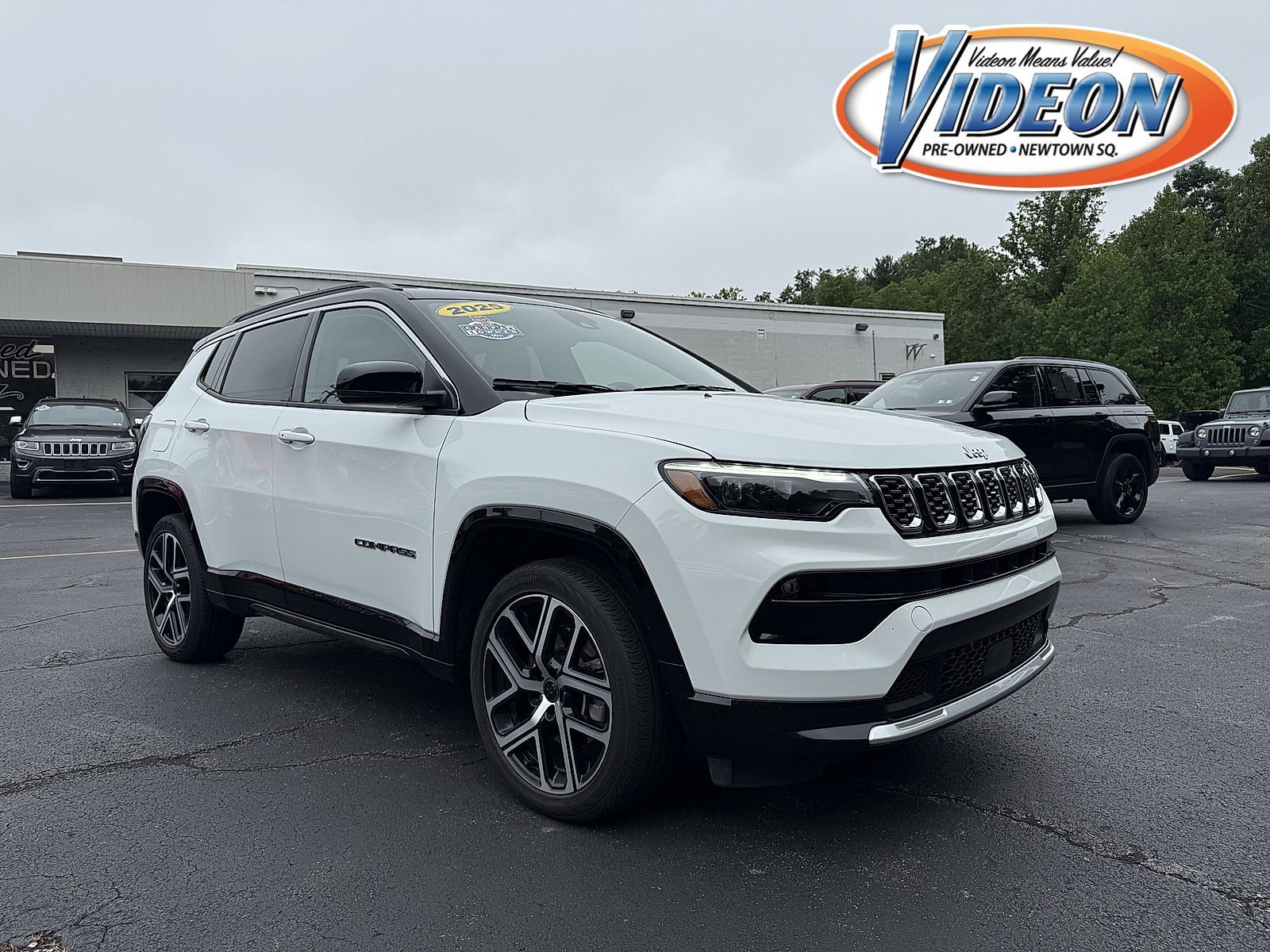 Used 2025 Bright White Clearcoat Jeep Limited image 1