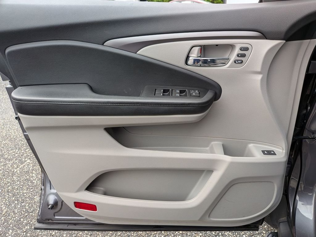Used 2021 Gray Honda EX-L image 32