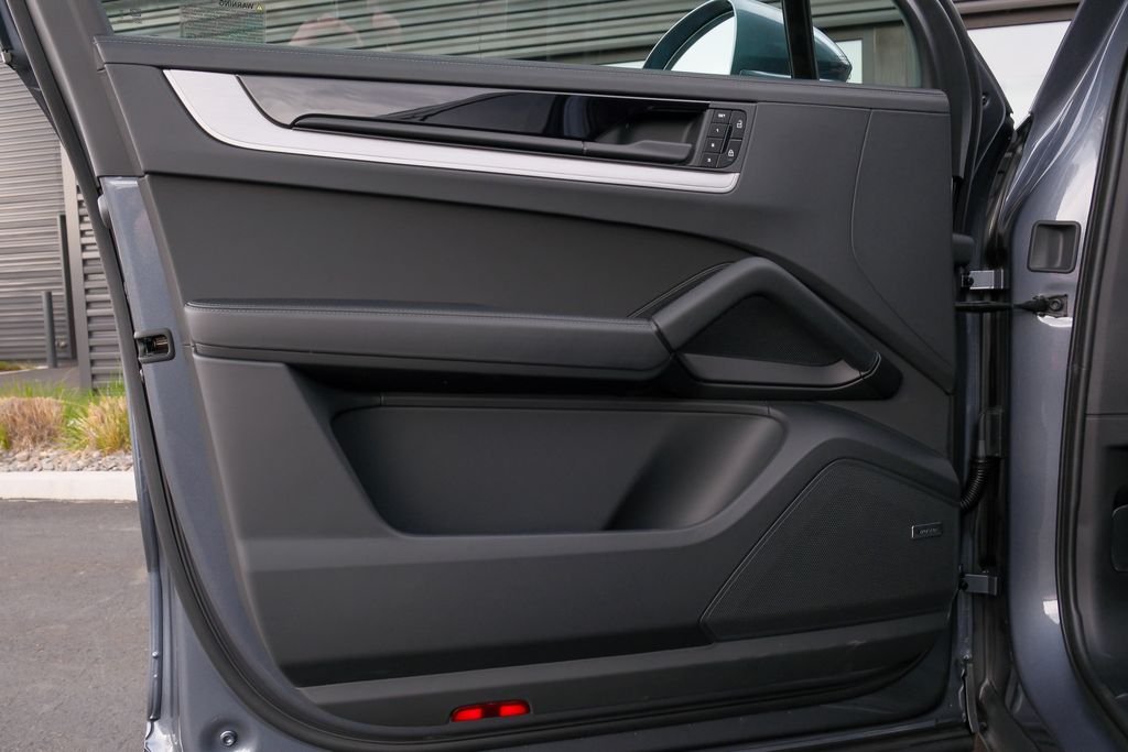 2026 Porsche Cayenne S - Photo 23