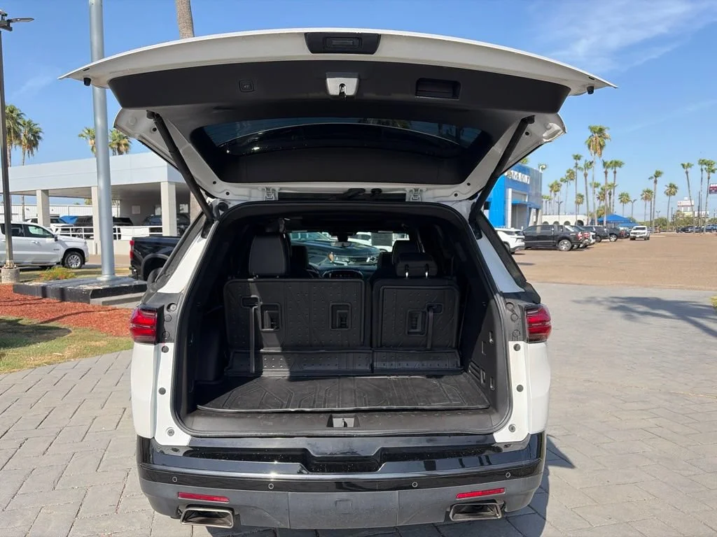 Used 2023 Iridescent Pearl Tricoat Chevrolet Premier image 6