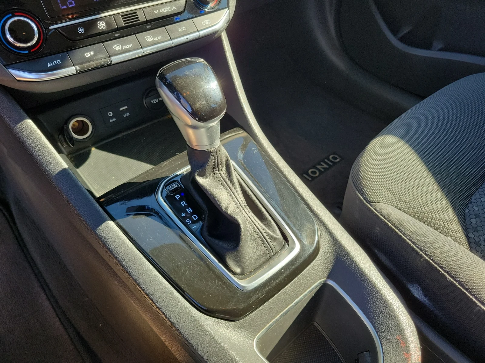 Used 2019 Red Hyundai Blue image 18