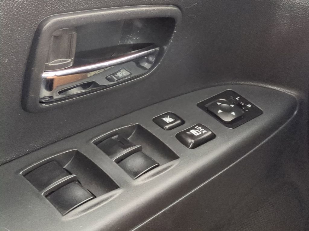 Used 2024  Mitsubishi 2.0 ES image 29