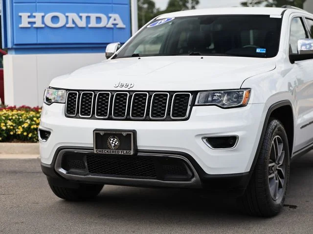 Used 2019 Bright White Clearcoat Jeep Limited image 2