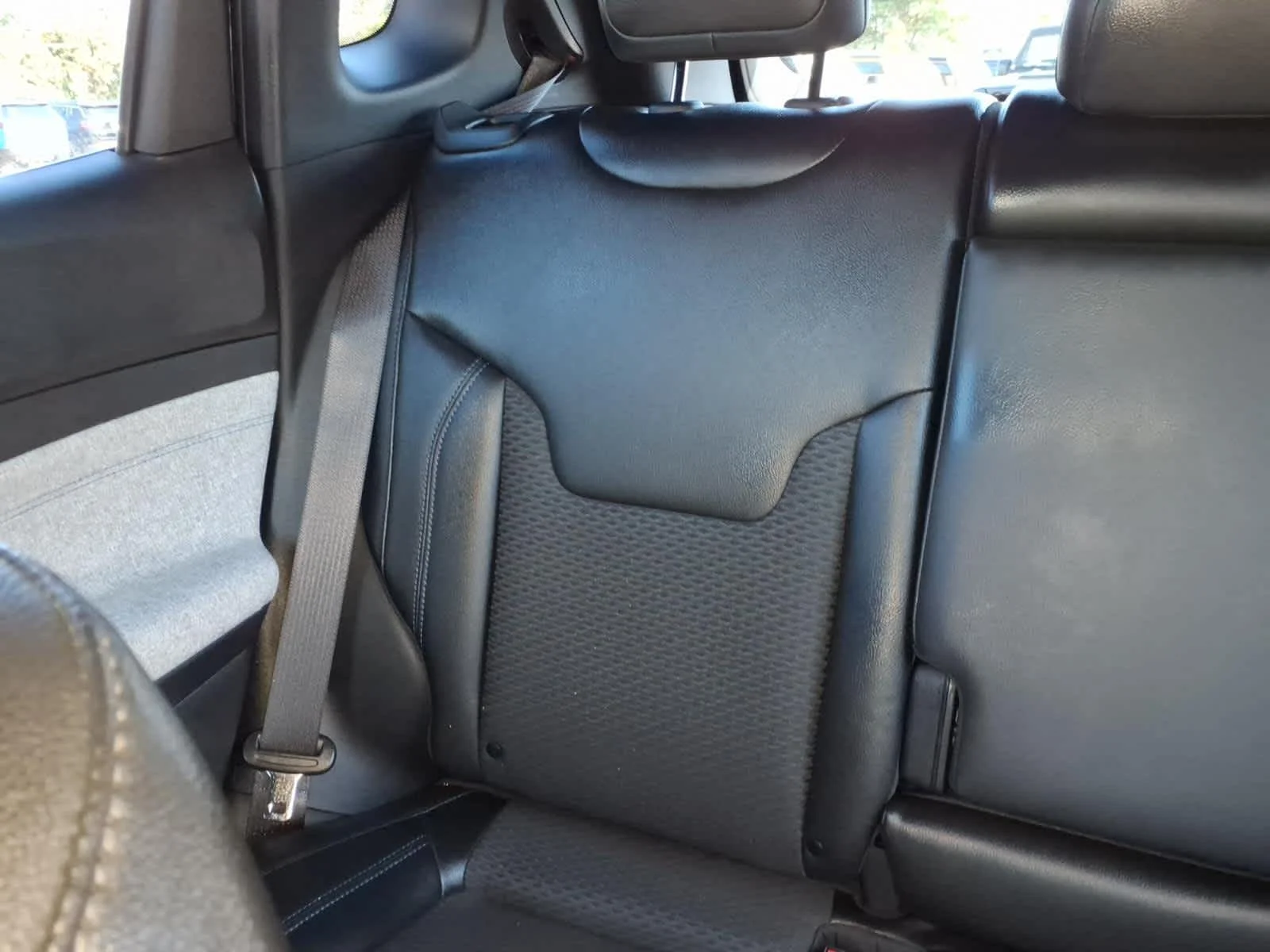 Certified Used 2023 Diamond Black Crystal Pearlcoat Jeep Latitude image 18