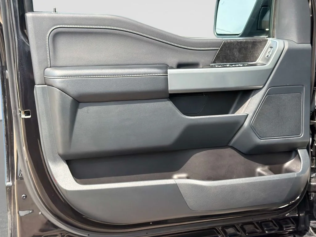 Used 2023 Atlas Blue Metallic Ford XLT image 18