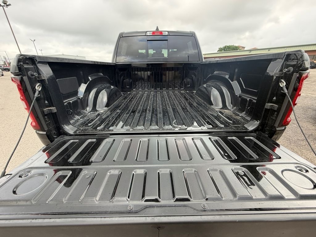 New 2026 Diamond Black Crystal Pearl-Coat Exterior Paint RAM Big Horn/Lone Star image 19