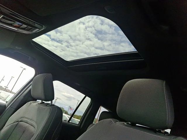 New 2025 White/off-white Jeep Laredo image 14