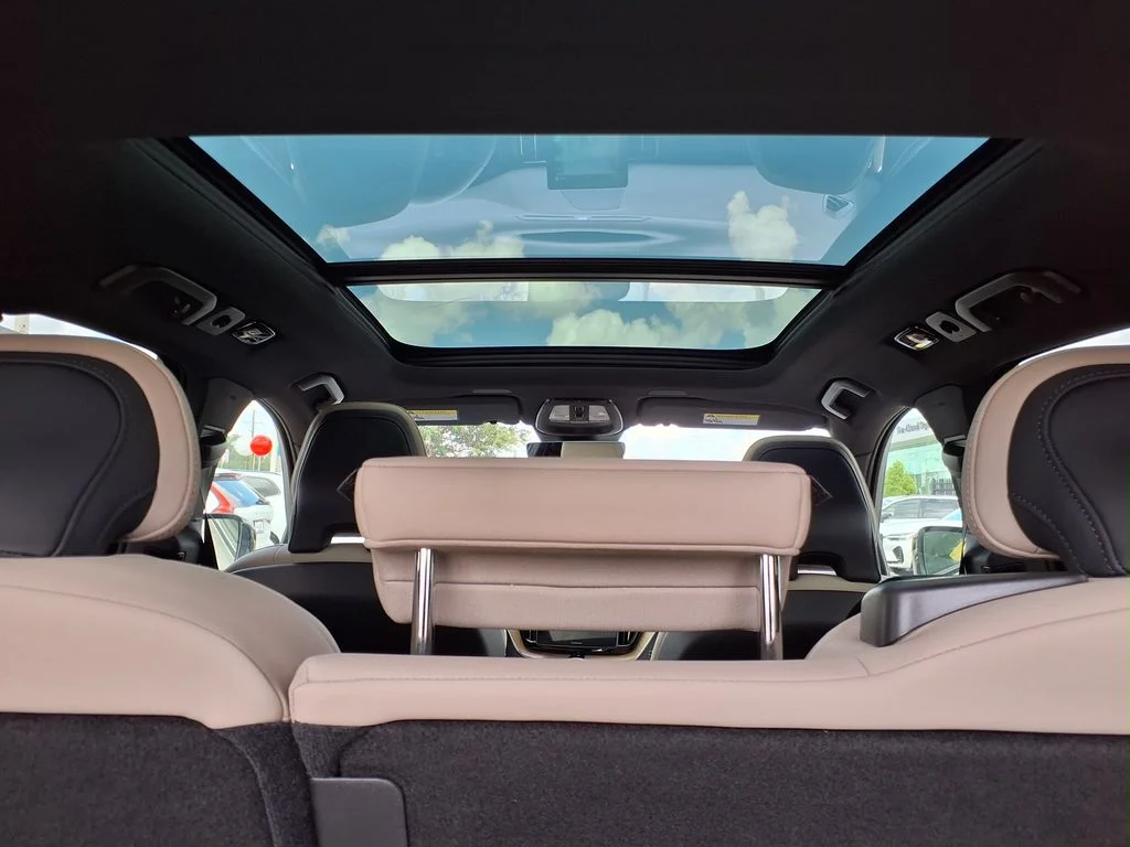 New 2026 Bright Dusk Volvo Plus image 22