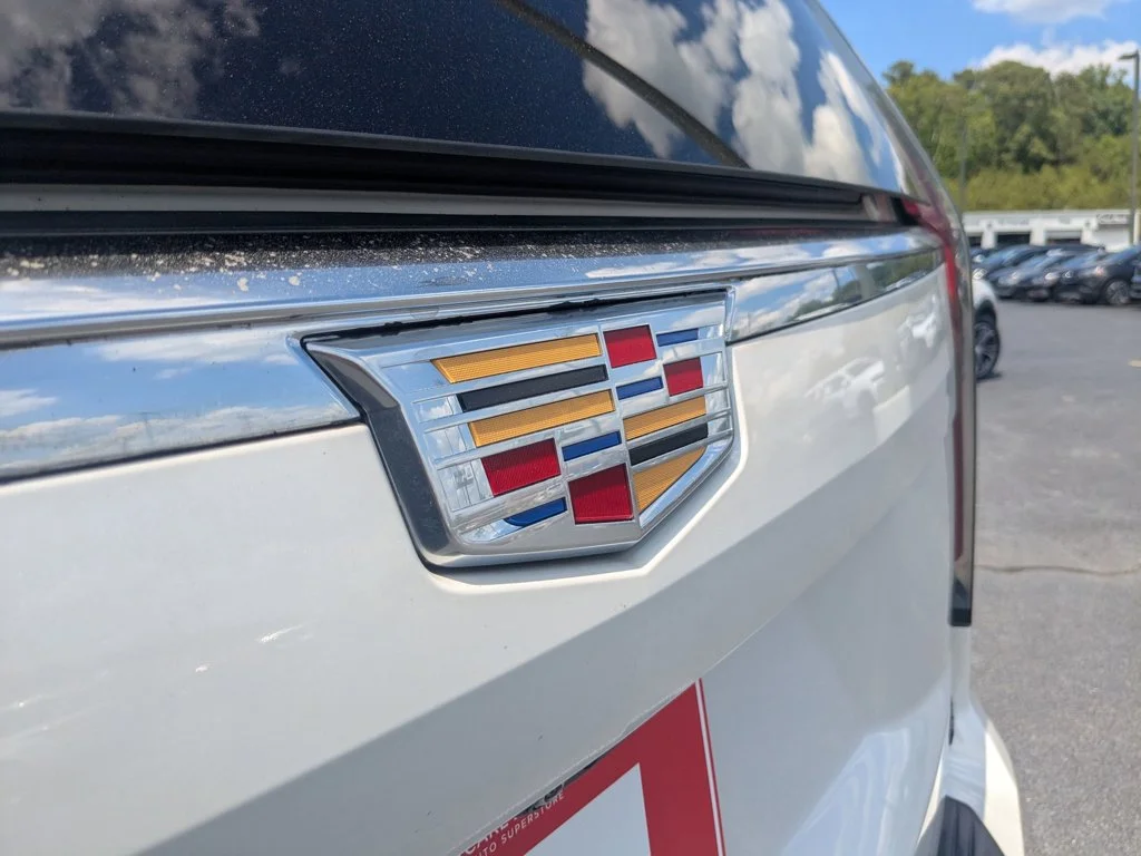 Used 2021 Crystal White Tricoat Cadillac Premium Luxury image 33