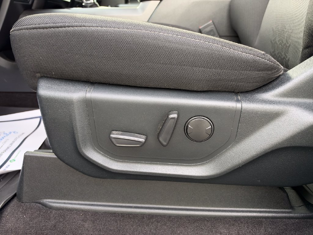Used 2020 Silver Ford XLT image 9