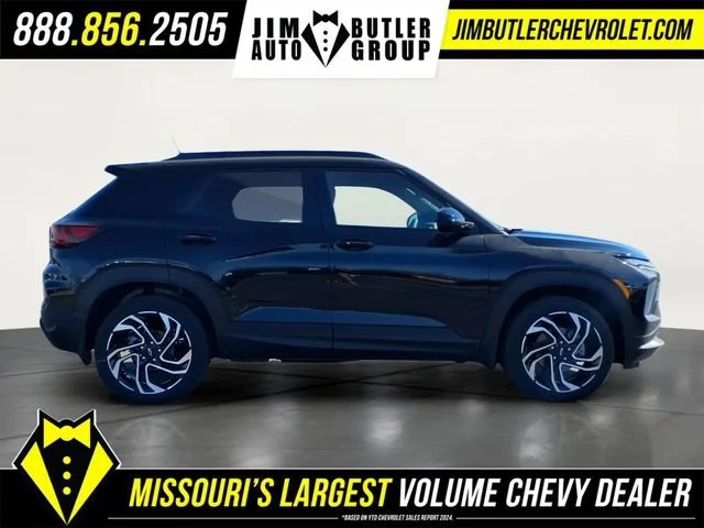 New 2026 Mosaic Black Metallic Chevrolet RS image 5