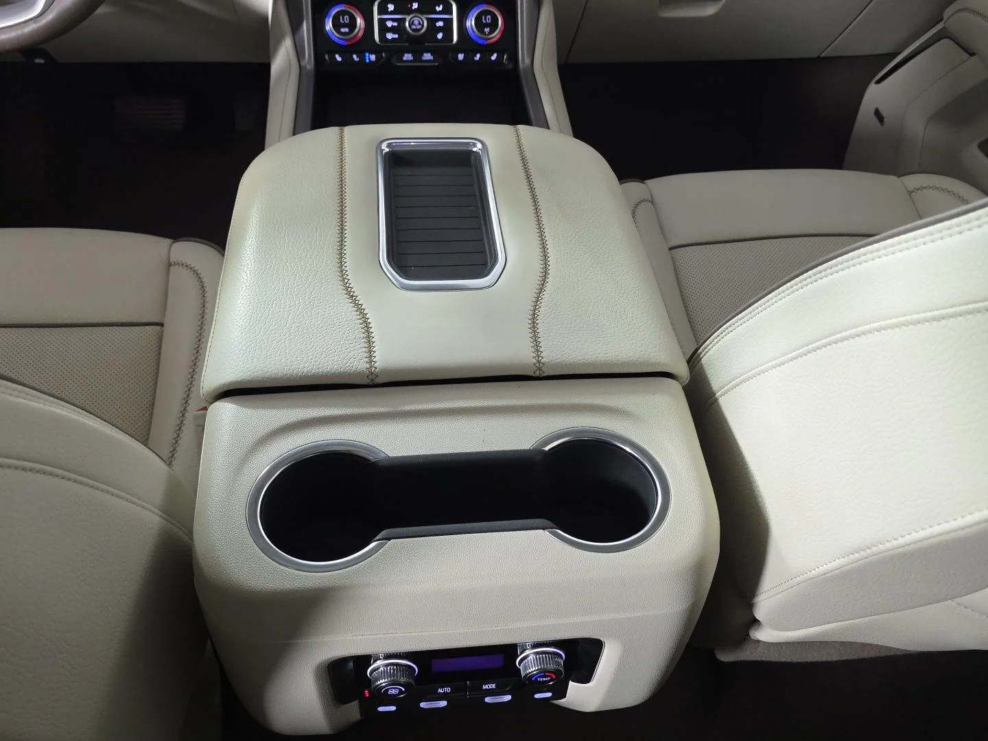 Used 2024 White Frost Tricoat GMC Denali image 37