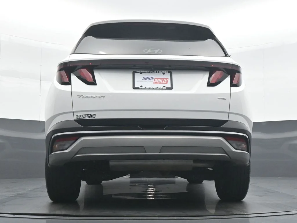 Used 2025 White Hyundai SEL image 29